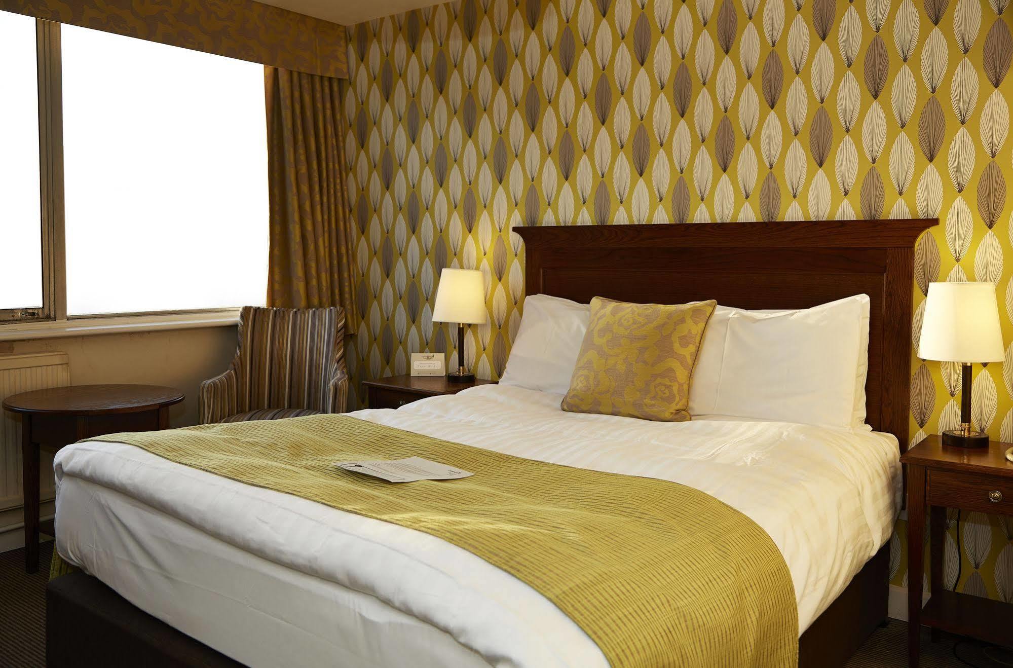 White Hart Hotel By Greene King Inns Брайнтри Екстериор снимка